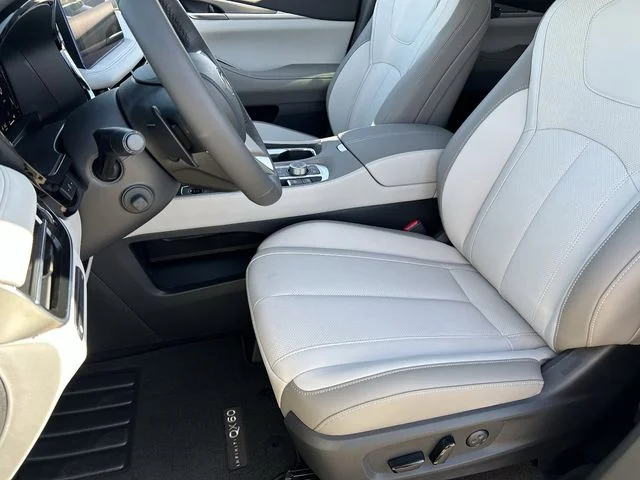 New 2027 GRAPHITE SHADOW INFINITI Luxe AWD image 21
