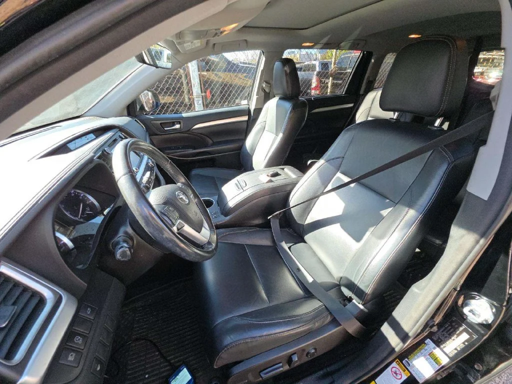 Used 2018 Black Toyota XLE image 2