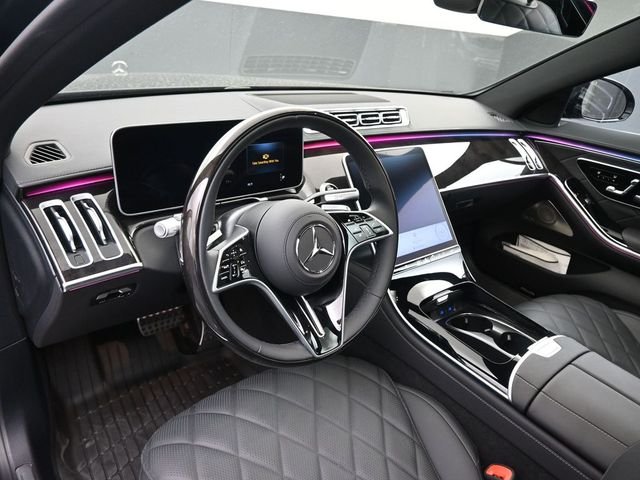 Used 2025 Black Mercedes-Benz S 580 image 33