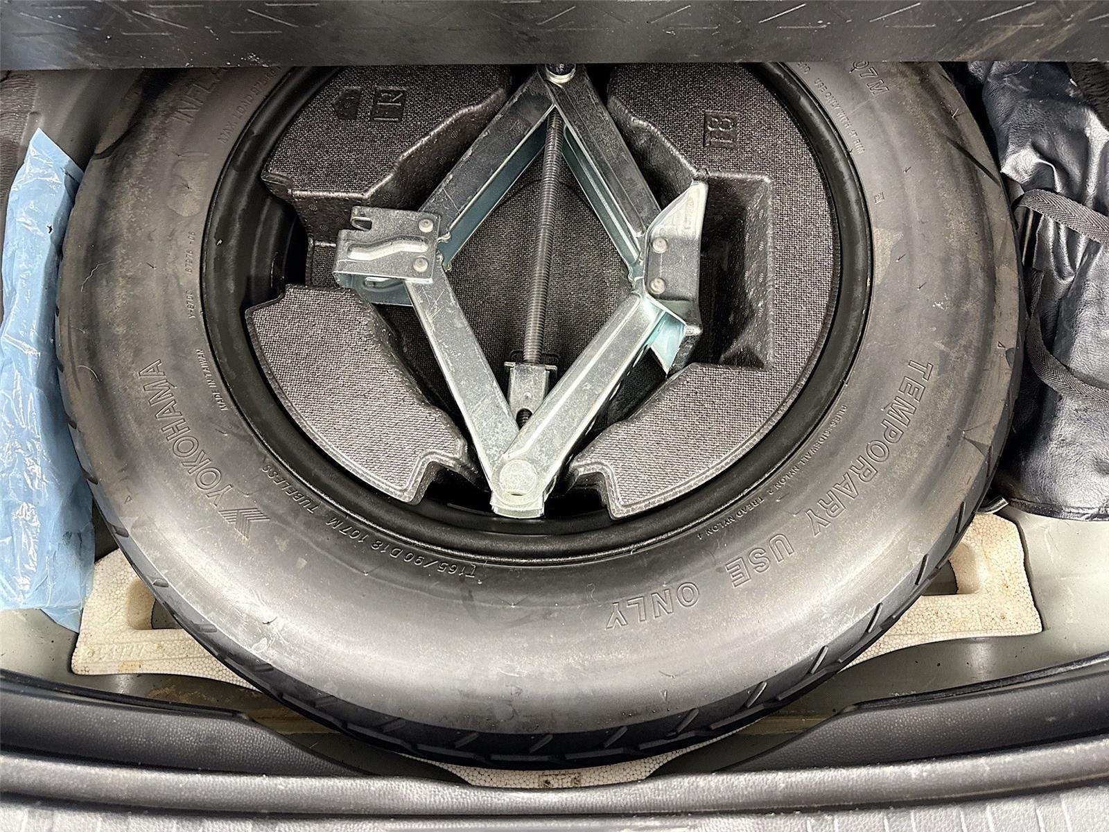 Used 2020 Magnetic Gray Metallic Toyota XLE Premium image 37