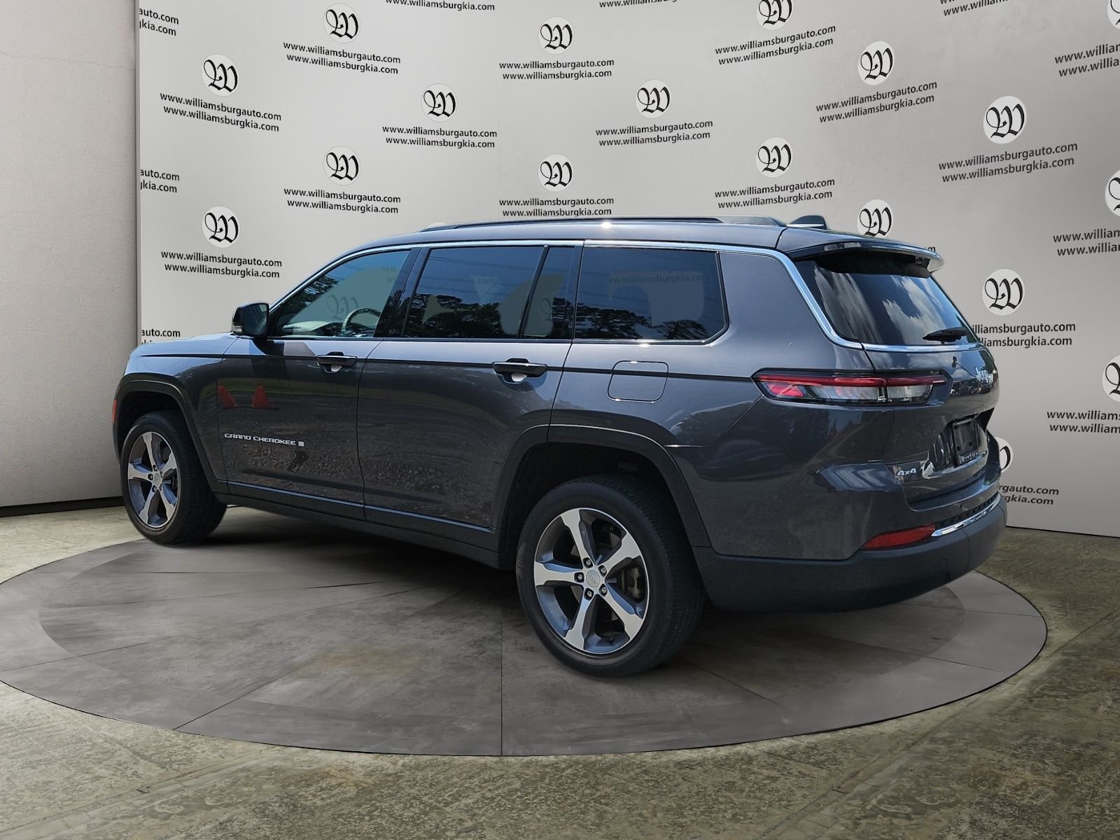 Used 2024 Gray Jeep Limited image 3