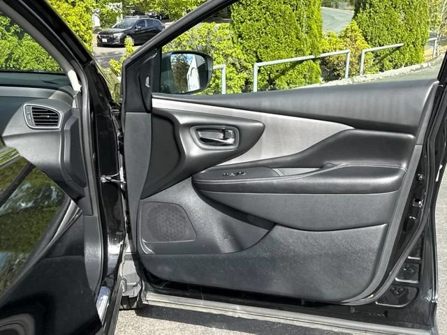 Used 2020 Super Black Metallic Nissan SV image 22