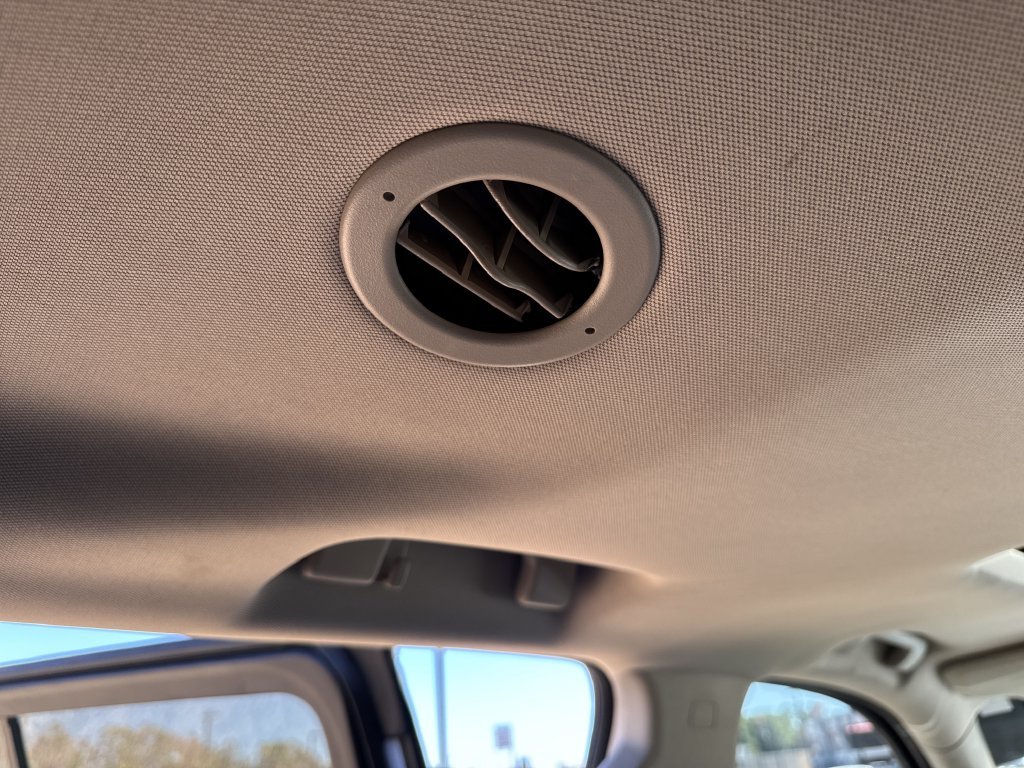 Used 2018 White GMC SLT image 16