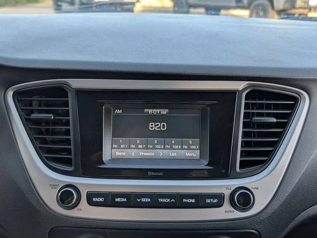 Used 2021 Red Hyundai SE image 6