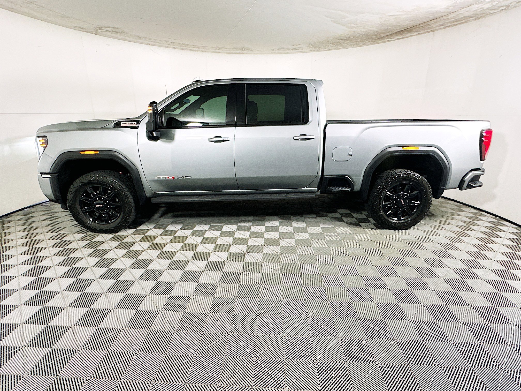 2024 GMC Sierra thumbnail 8