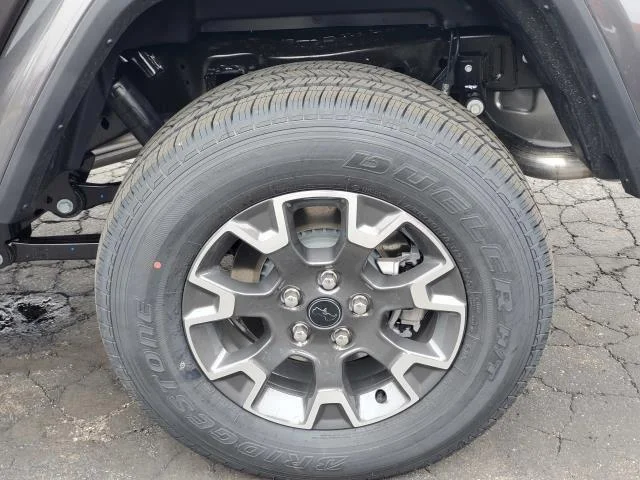 New 2026 Granite Crystal Metallic Clear-Coat Exterior Paint Jeep Sahara image 27