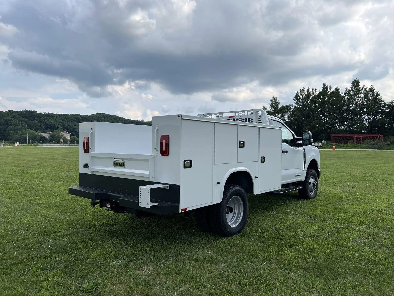 New 2024 Oxford White Ford XL image 6
