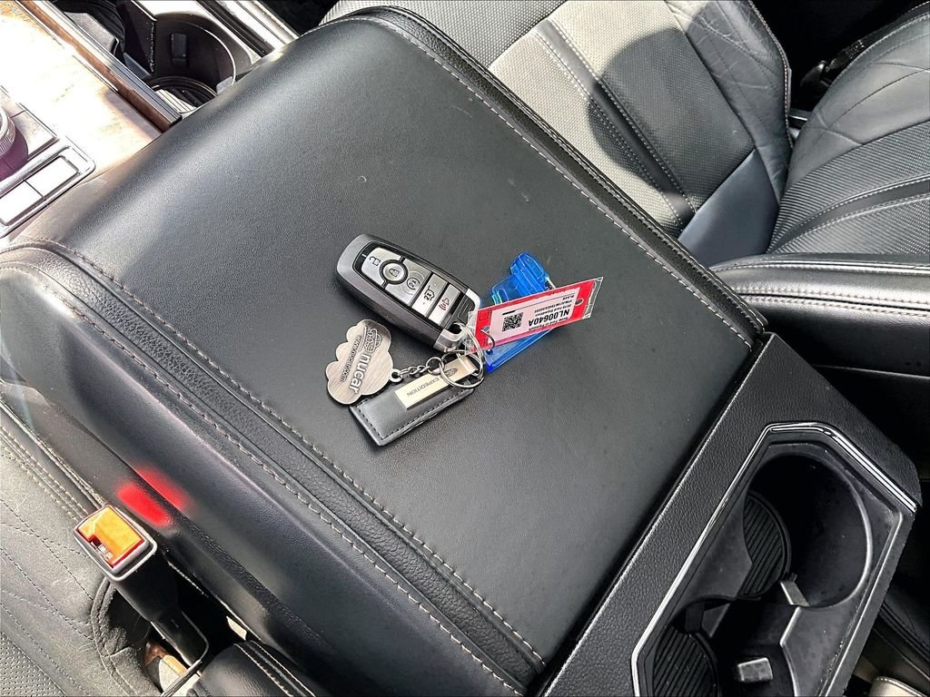 Used 2019 Black Metallic Ford Platinum image 32