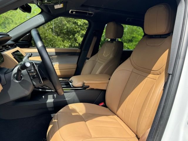Certified Used 2025 Fuji White Land Rover SE image 10