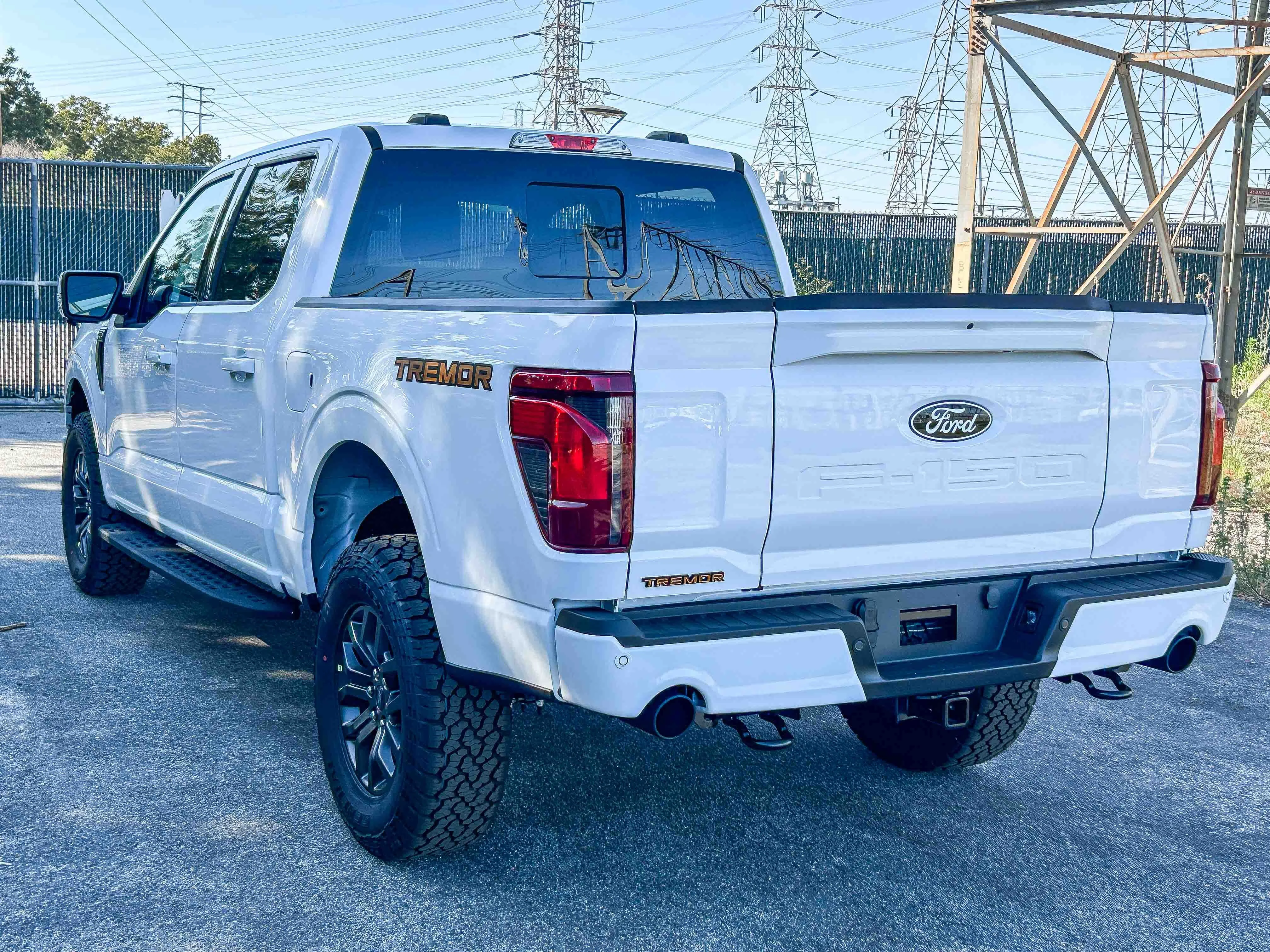 New 2026 Oxford White Ford Tremor® image 8