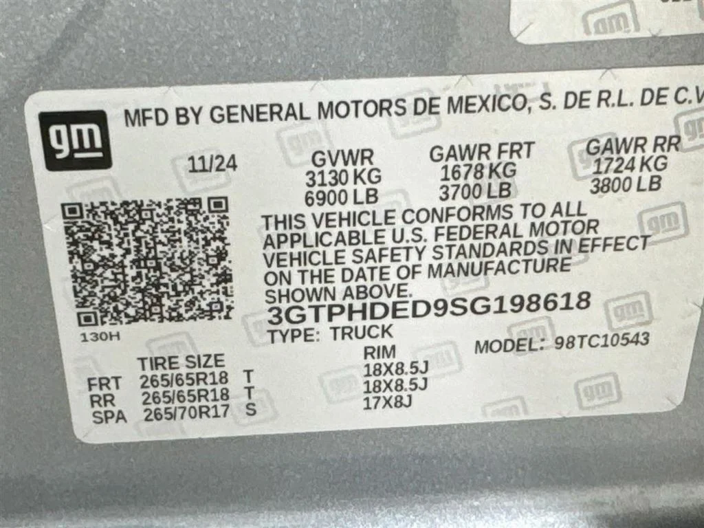 Used 2025 Silver GMC SLT image 41