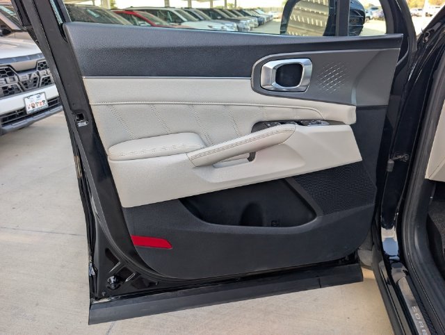 Used 2021 Black Kia SX image 22