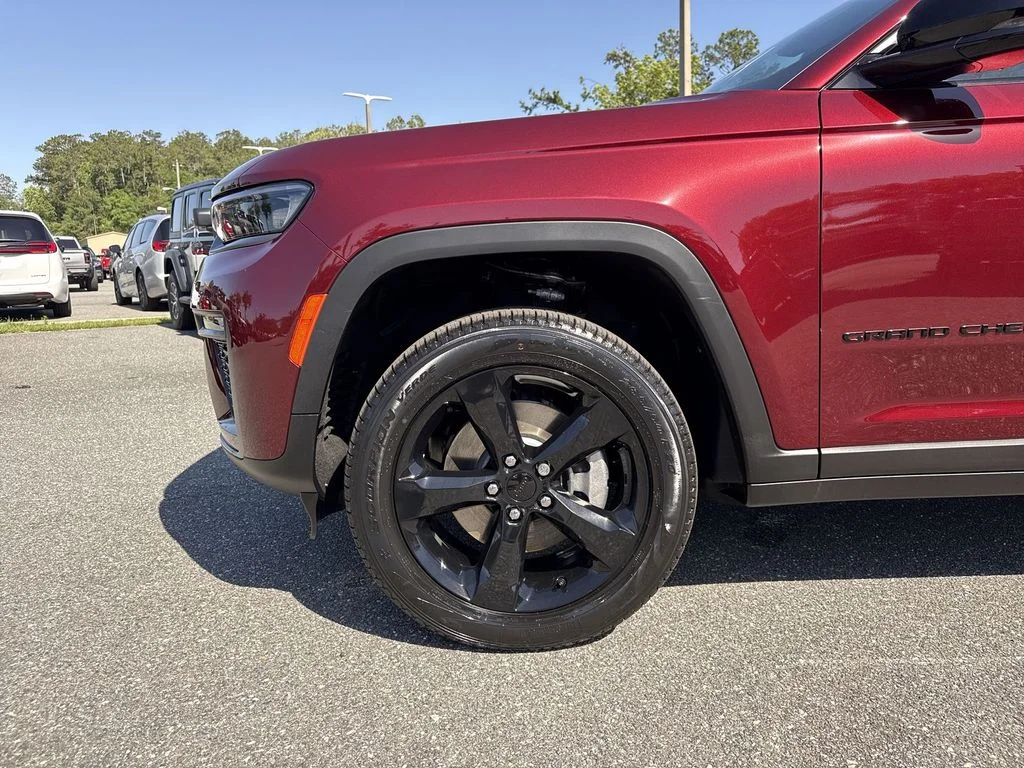 New 2026 Velvet Red Pearl-Coat Exterior Paint Jeep Limited image 11