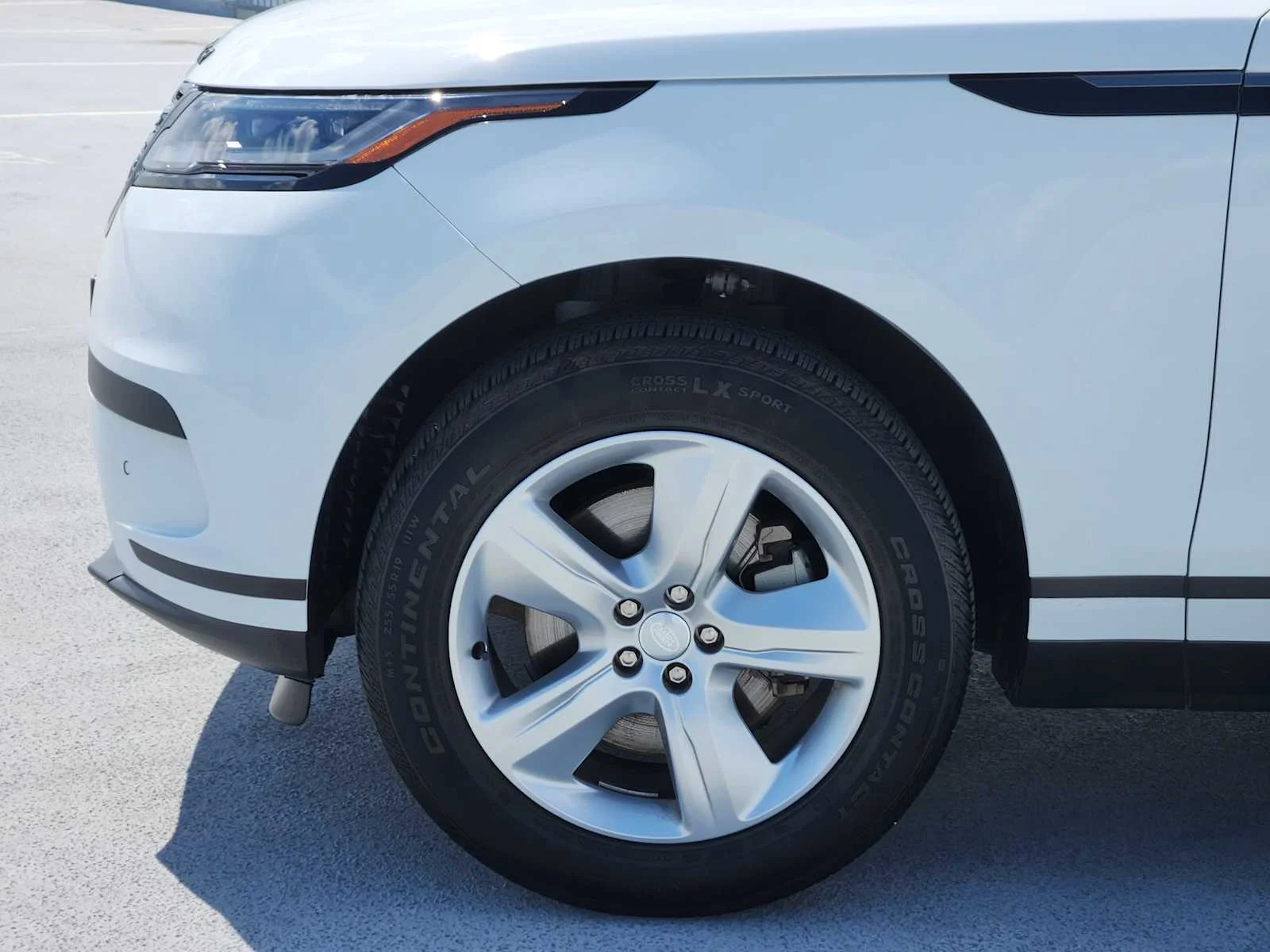 Certified Used 2025 Fuji White Land Rover S image 9