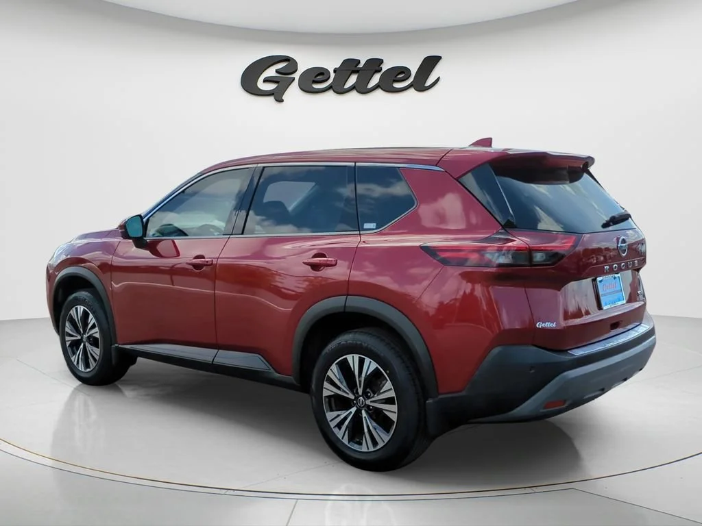 Used 2021 Red Nissan SV FWD image 4
