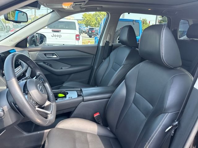 Used 2021 Black Nissan SL image 13
