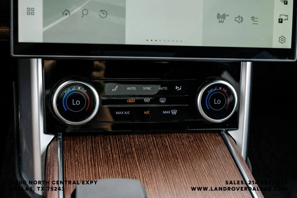 Used 2023 Grey Land Rover SE image 28