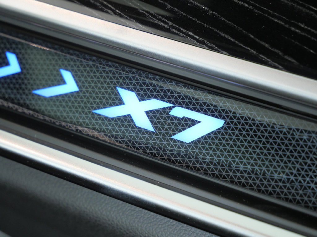 Used 2027 Black BMW xDrive40i image 25