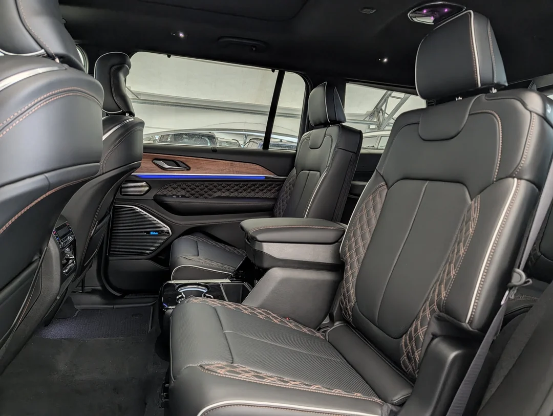New 2026 Black Jeep Summit - - 4x4 - Dual- Pane Panoramic Sunroof - Trailer Tow Pkg - Palermo Leather & More! image 31