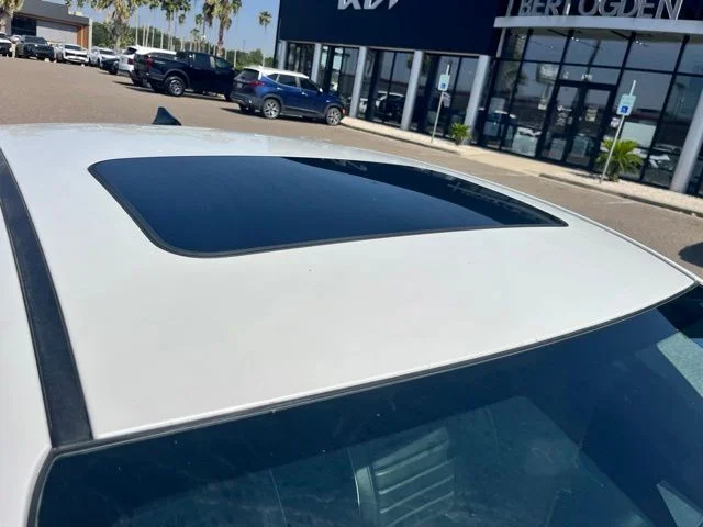 Used 2023 White Kia GT-Line image 5