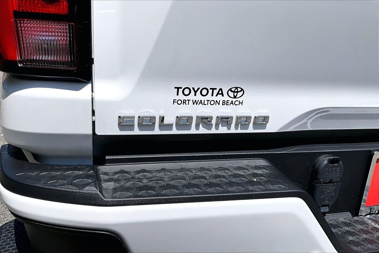 Used 2025 White Chevrolet LT image 26