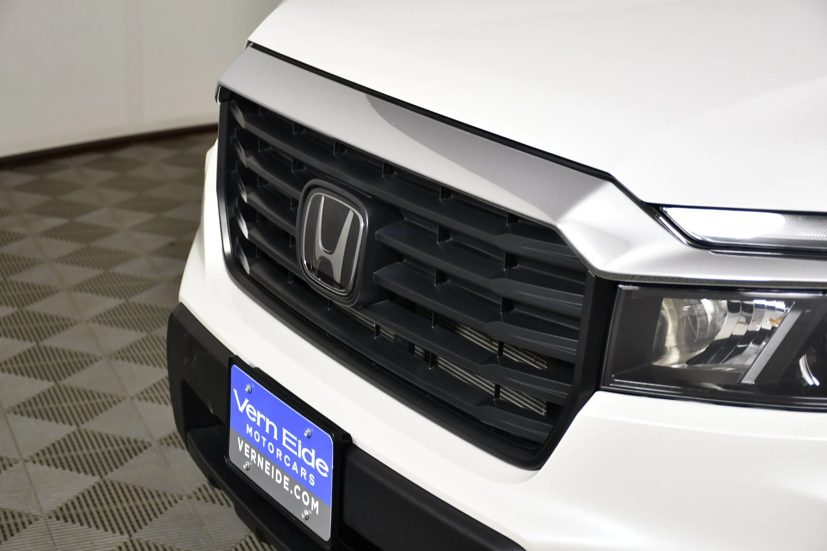 Certified Used 2023 Platinum White Pearl Honda RTL image 11