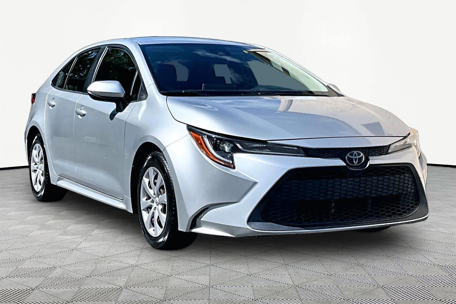 Used 2020 Classic Silver Metallic Toyota LE image 3