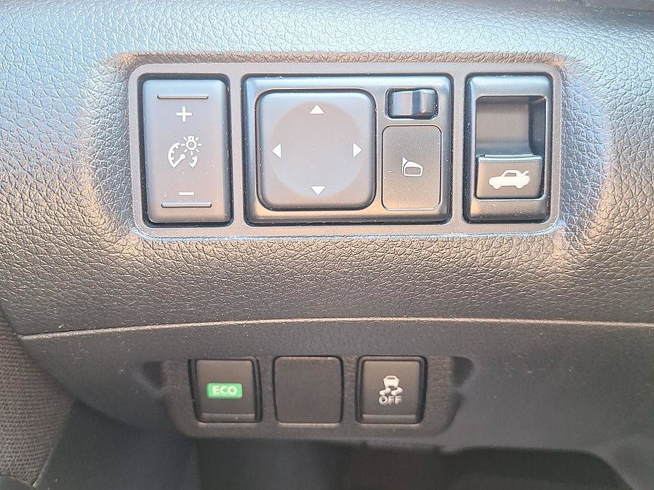 Used 2019 Scarlet Ember Tintcoat Nissan SV image 31