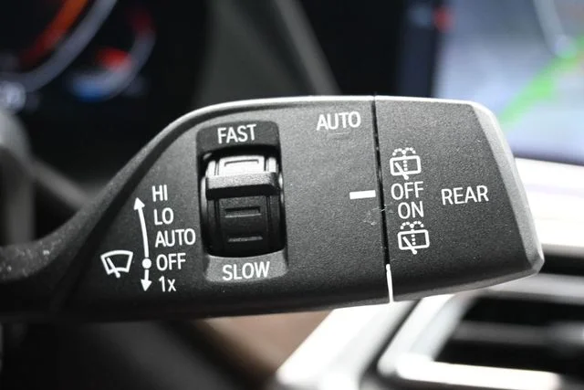 Used 2021 Gray BMW xDrive40i image 26