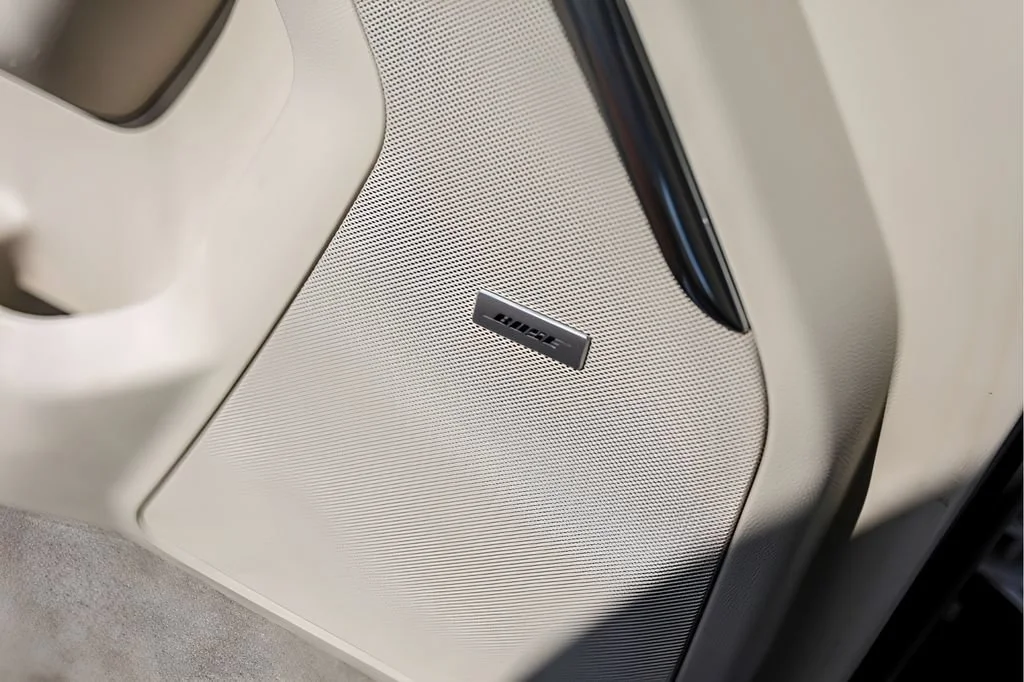 Used 2022 WHITE FROST TRICOAT GMC Denali image 24