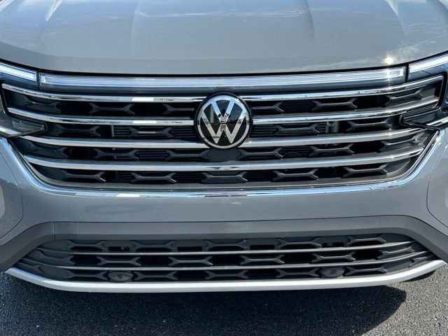 New 2026 Pure Gray Volkswagen 2.0T SE w/Technology image 9