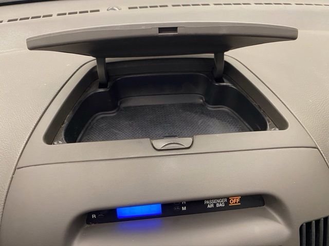 Used 2010 White Hyundai GLS image 27