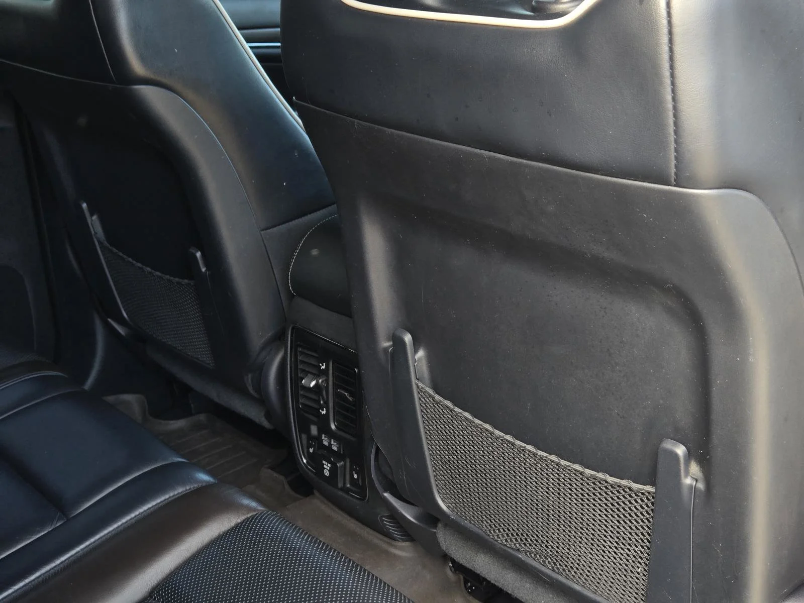 Used 2017 Ivory 3-Coat Jeep Overland image 38