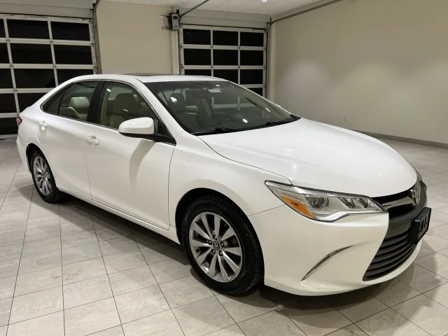 2017 Toyota Camry XLE - Photo 7