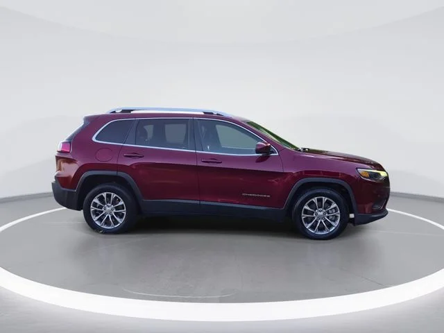Used 2019 Red Jeep Latitude Plus image 9
