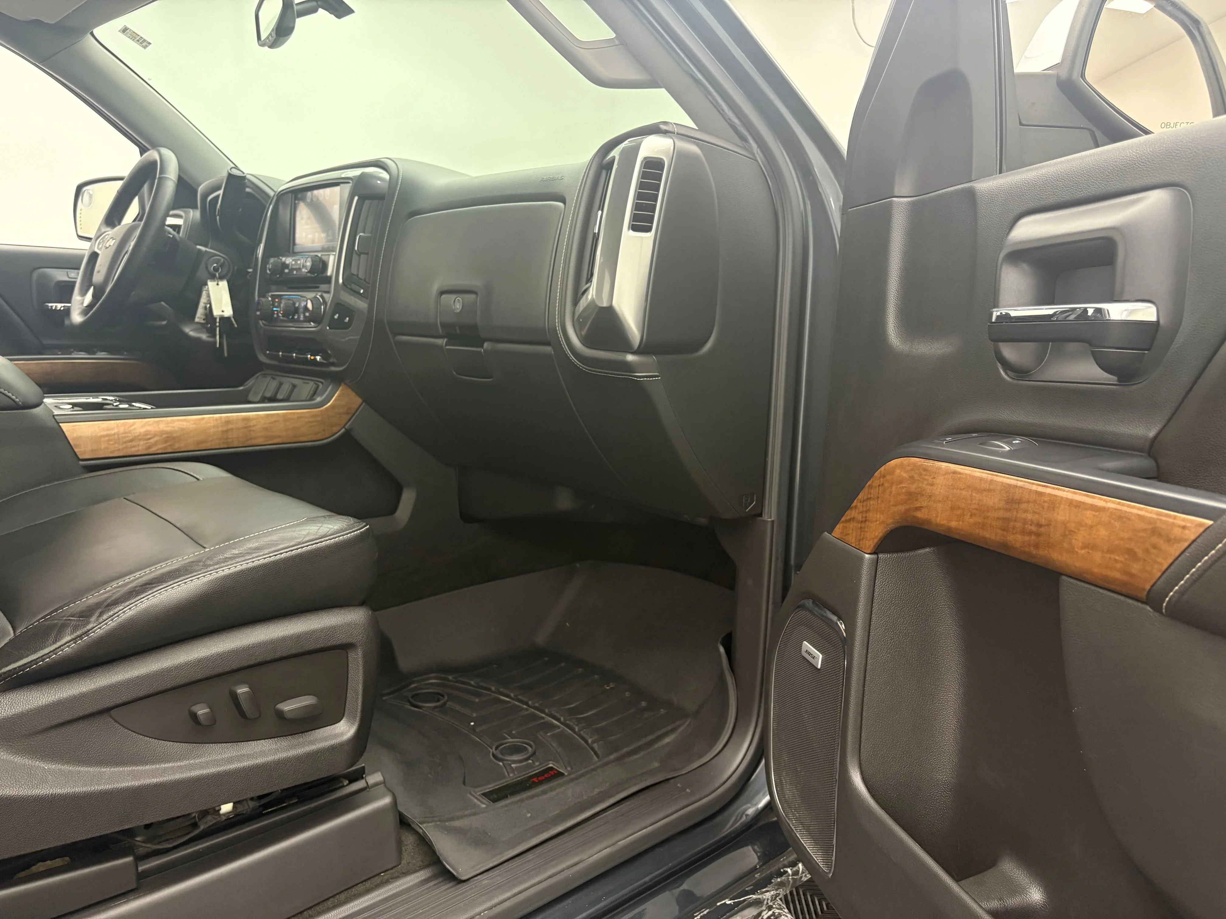 Used 2017 GRAPHITE METALLIC Chevrolet LTZ image 28