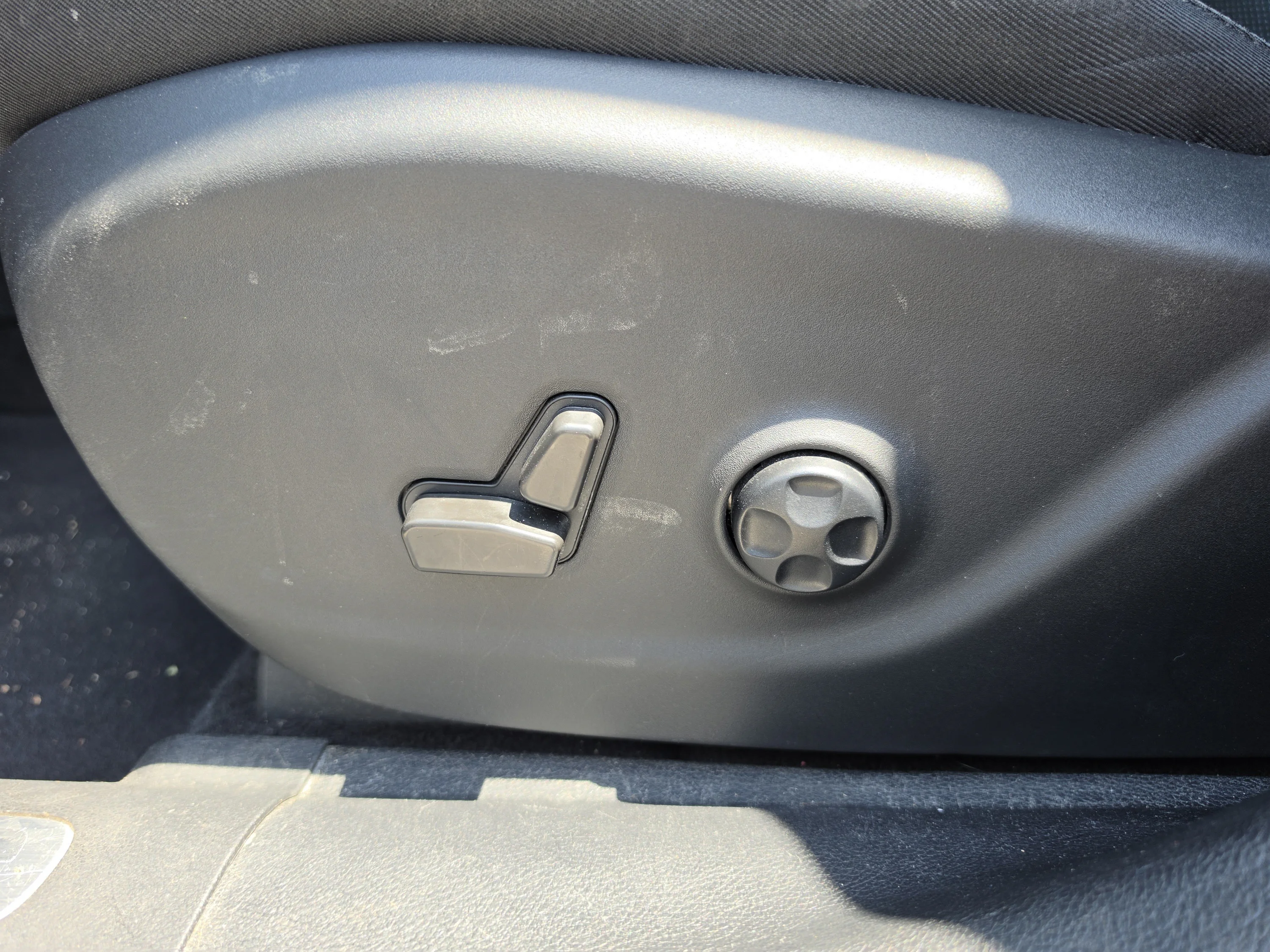 Used 2021 Diamond Black Crystal Pearlcoat Jeep Limited image 23