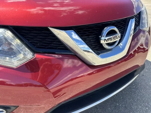 Used 2016 Red Nissan SV image 4
