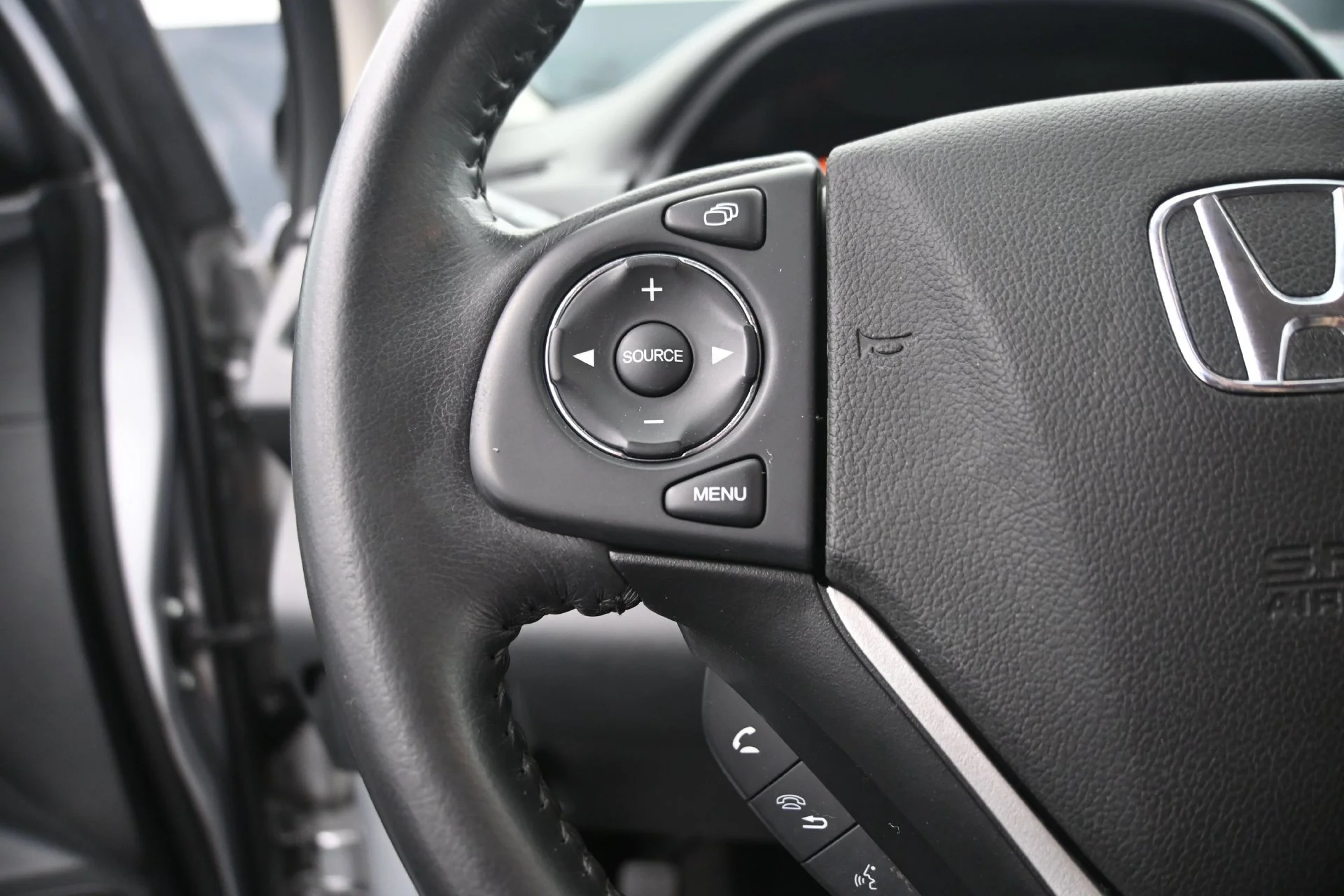 Used 2016 Alabaster Silver Metallic Honda EX-L image 26