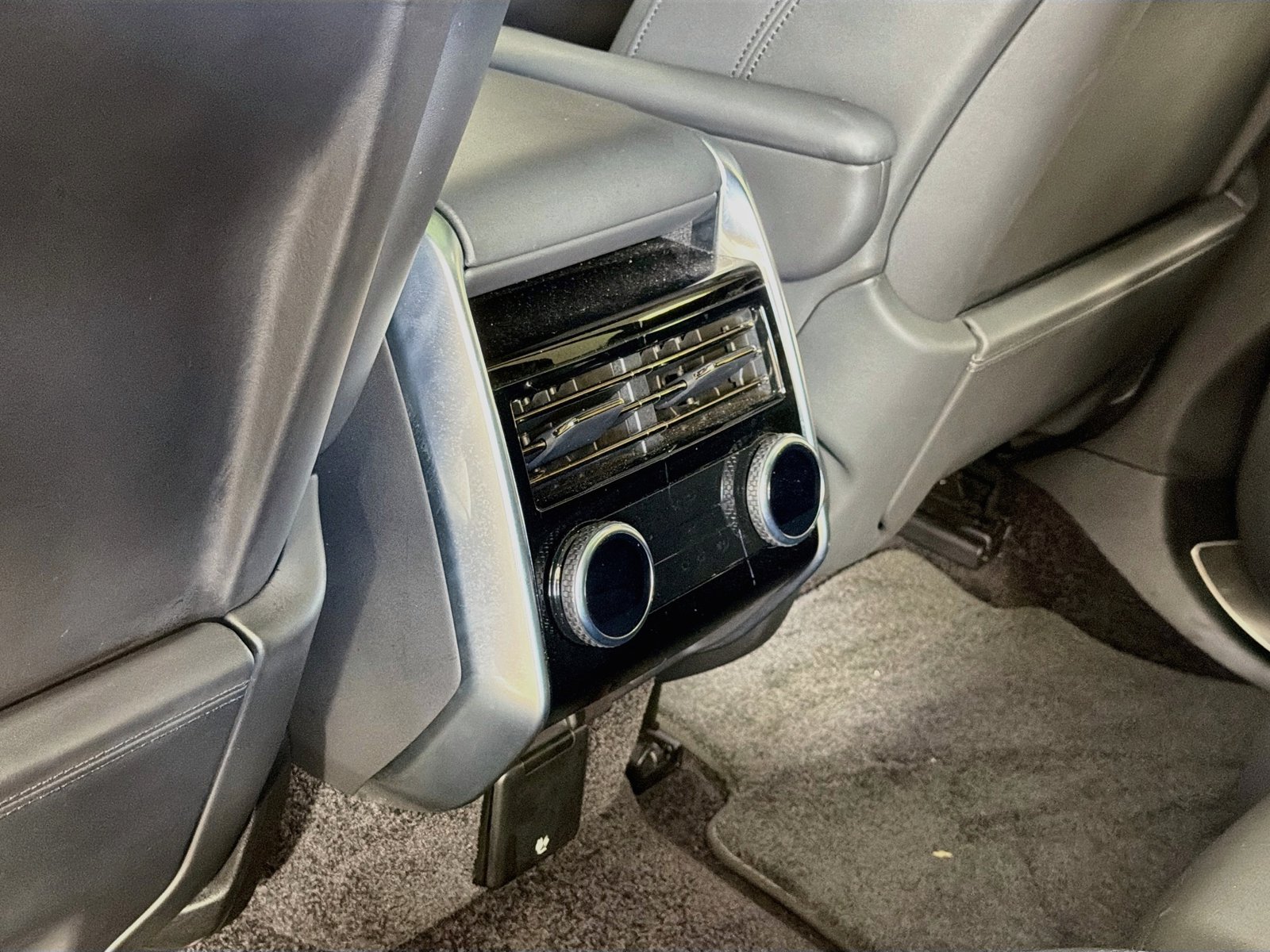 Used 2023 Santorini Black Metallic Land Rover Autobiography image 29