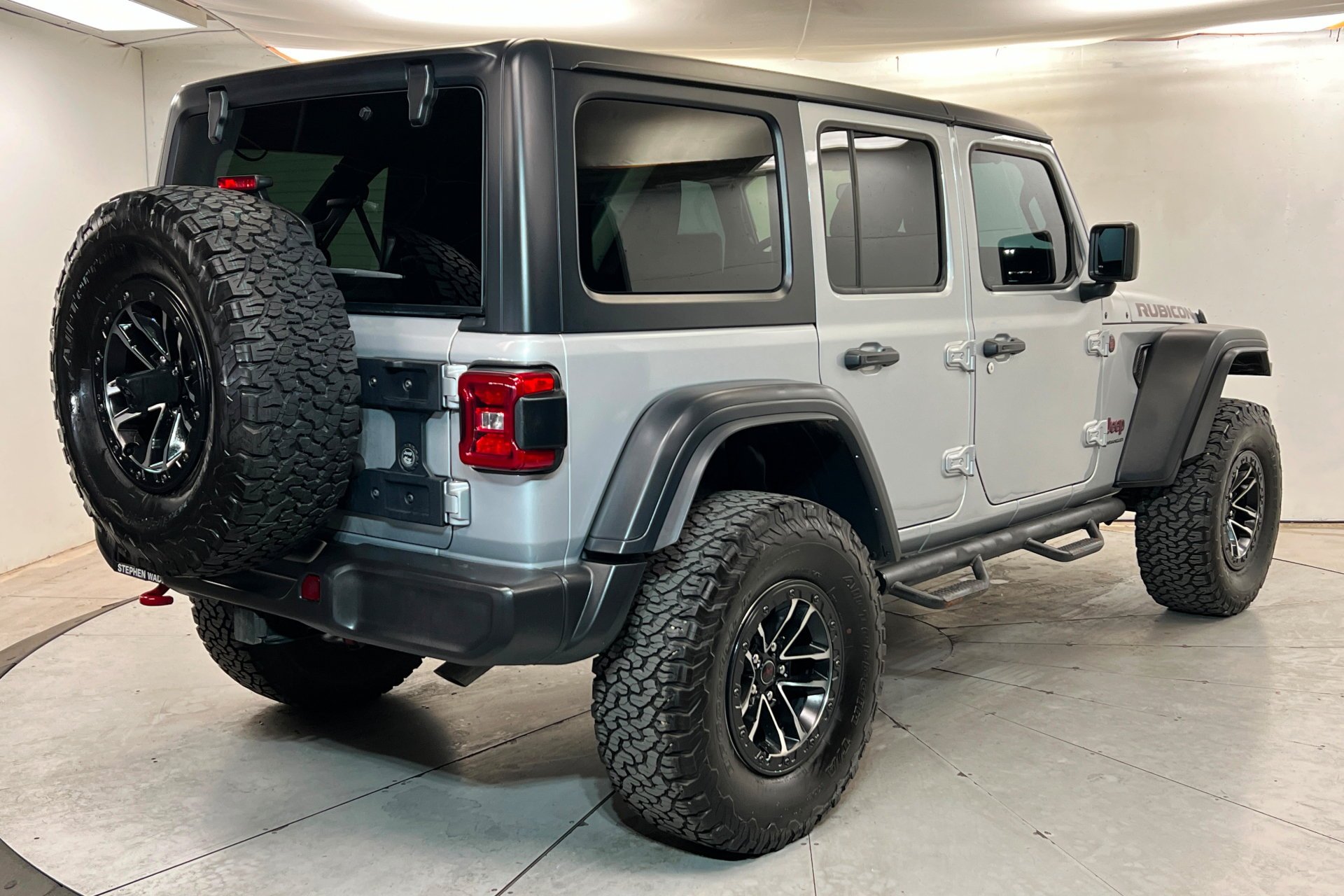 Certified Used 2024 Silver Zynith Clearcoat Jeep Rubicon image 6
