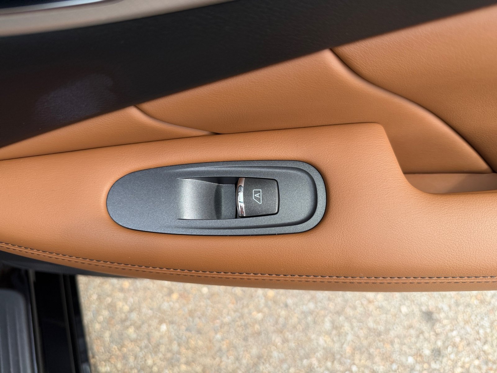 Used 2023 Black Obsidian INFINITI LUXE image 37