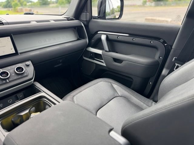 Used 2023 Black Land Rover X-Dynamic SE image 12