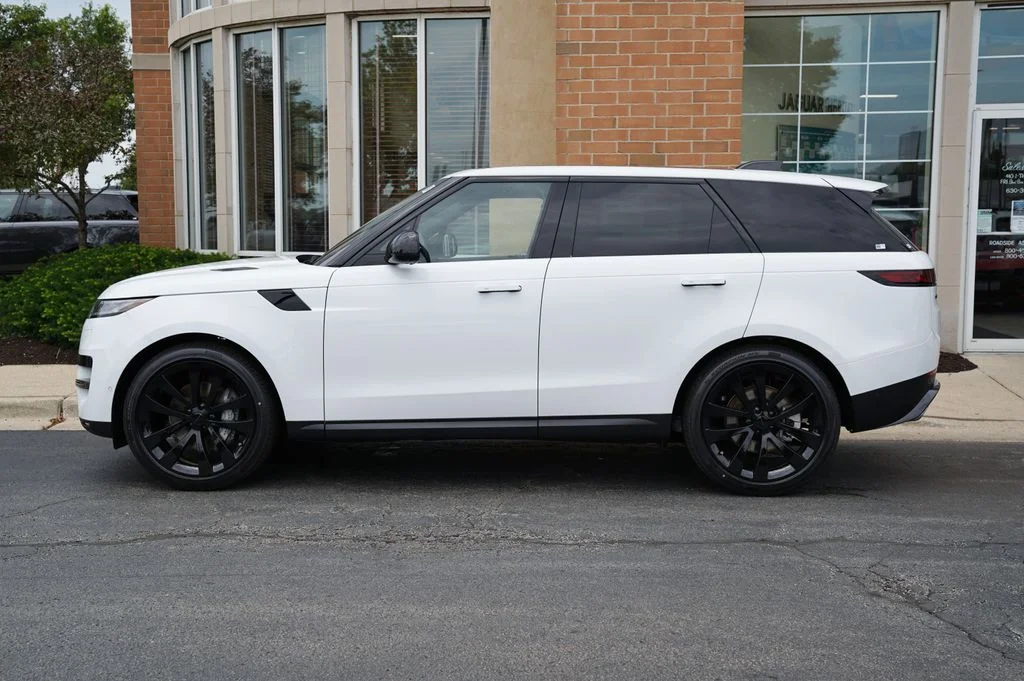 New 2026 Fuji White Land Rover SE image 2