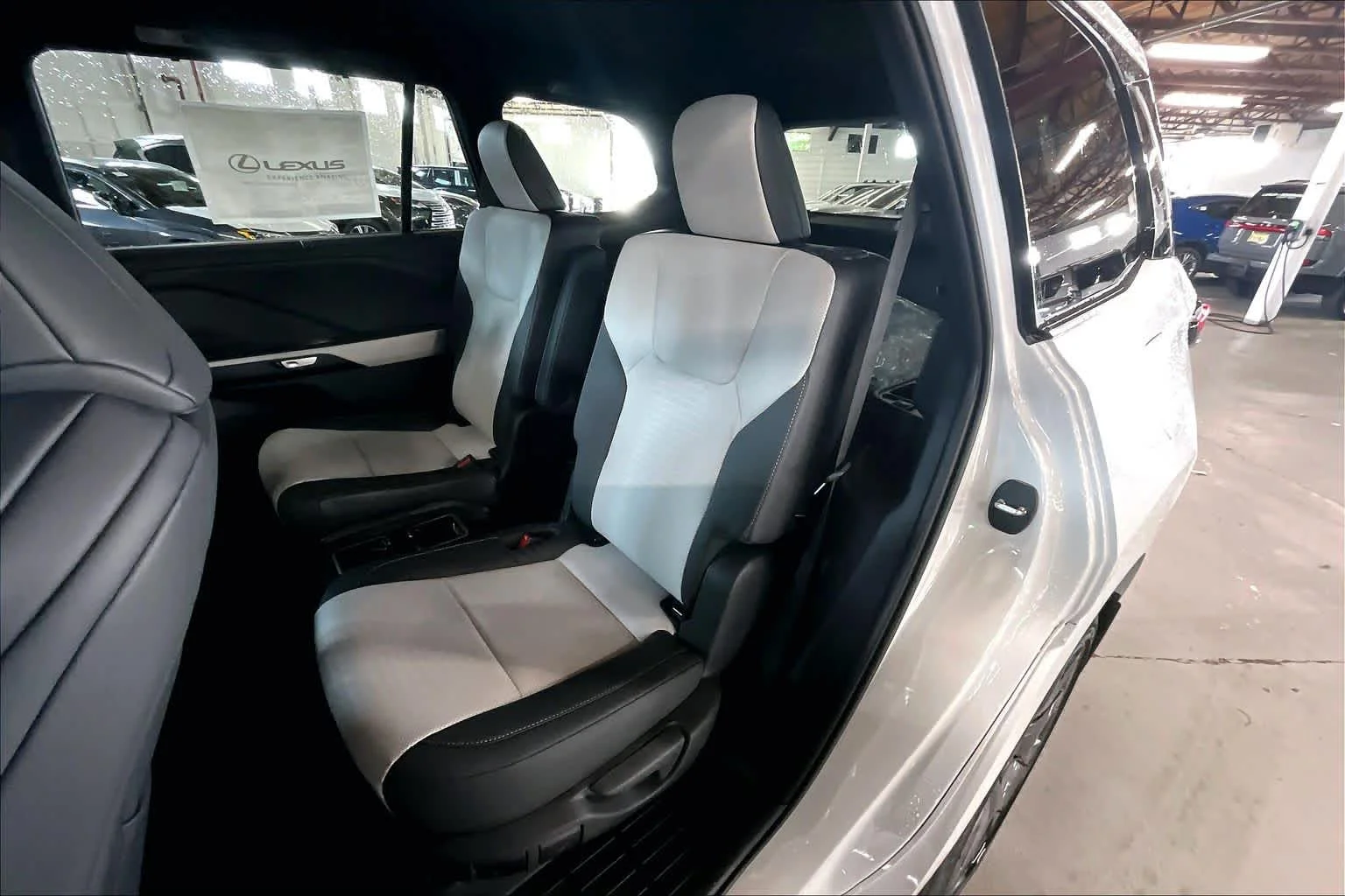 New 2026 Wind Chill Pearl Lexus F SPORT Performance Premium image 10