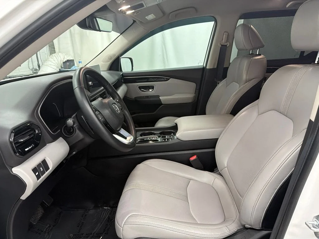Used 2025  Honda EX-L image 12