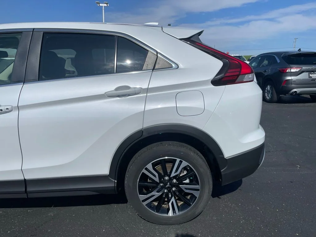 Used 2024 Silver Mitsubishi SE image 36