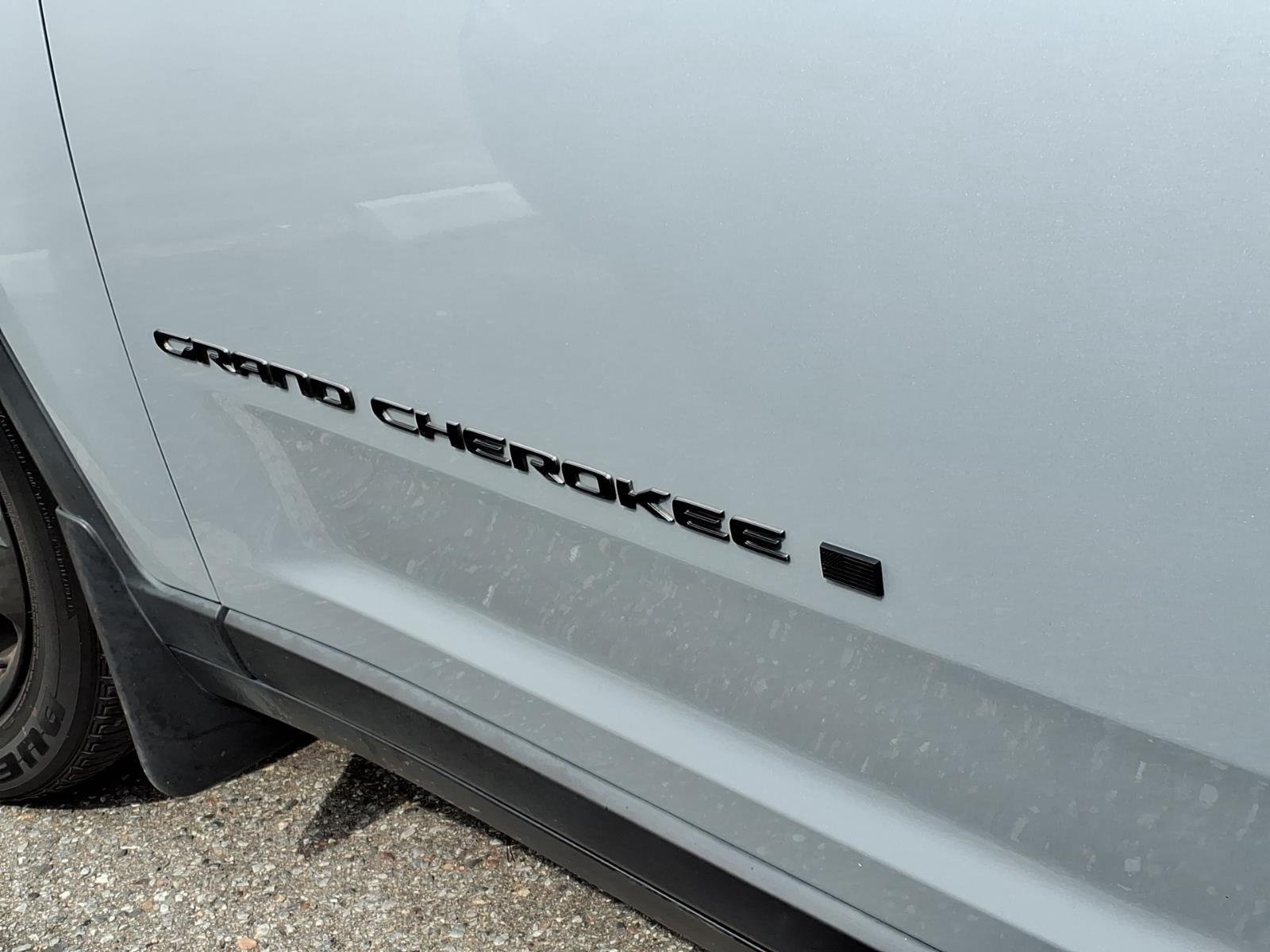 Used 2023 Silver Zynith Jeep Altitude image 6