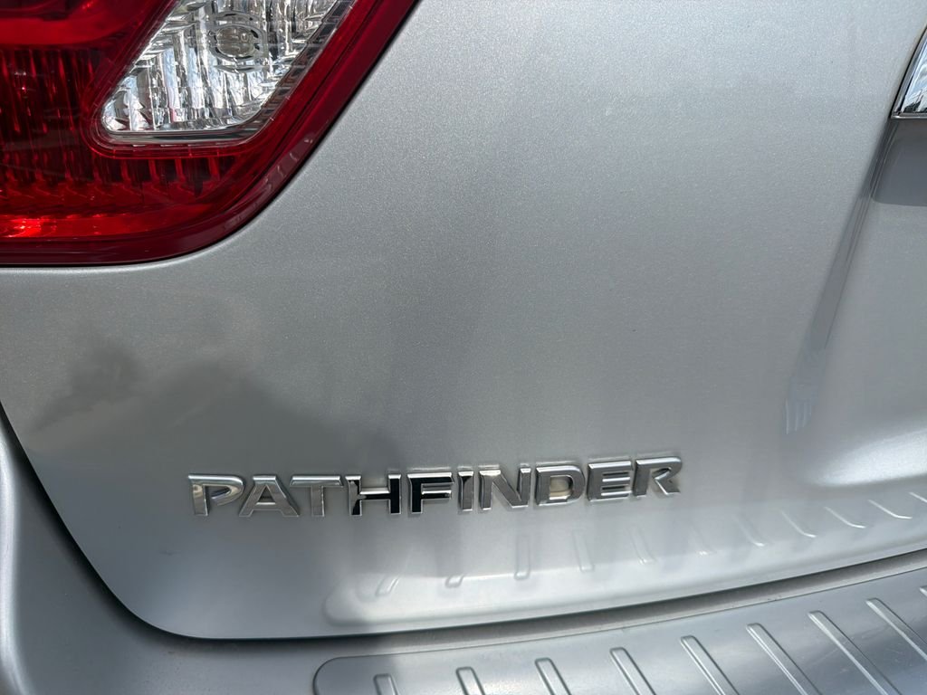 Used 2020 Silver Nissan SL image 10