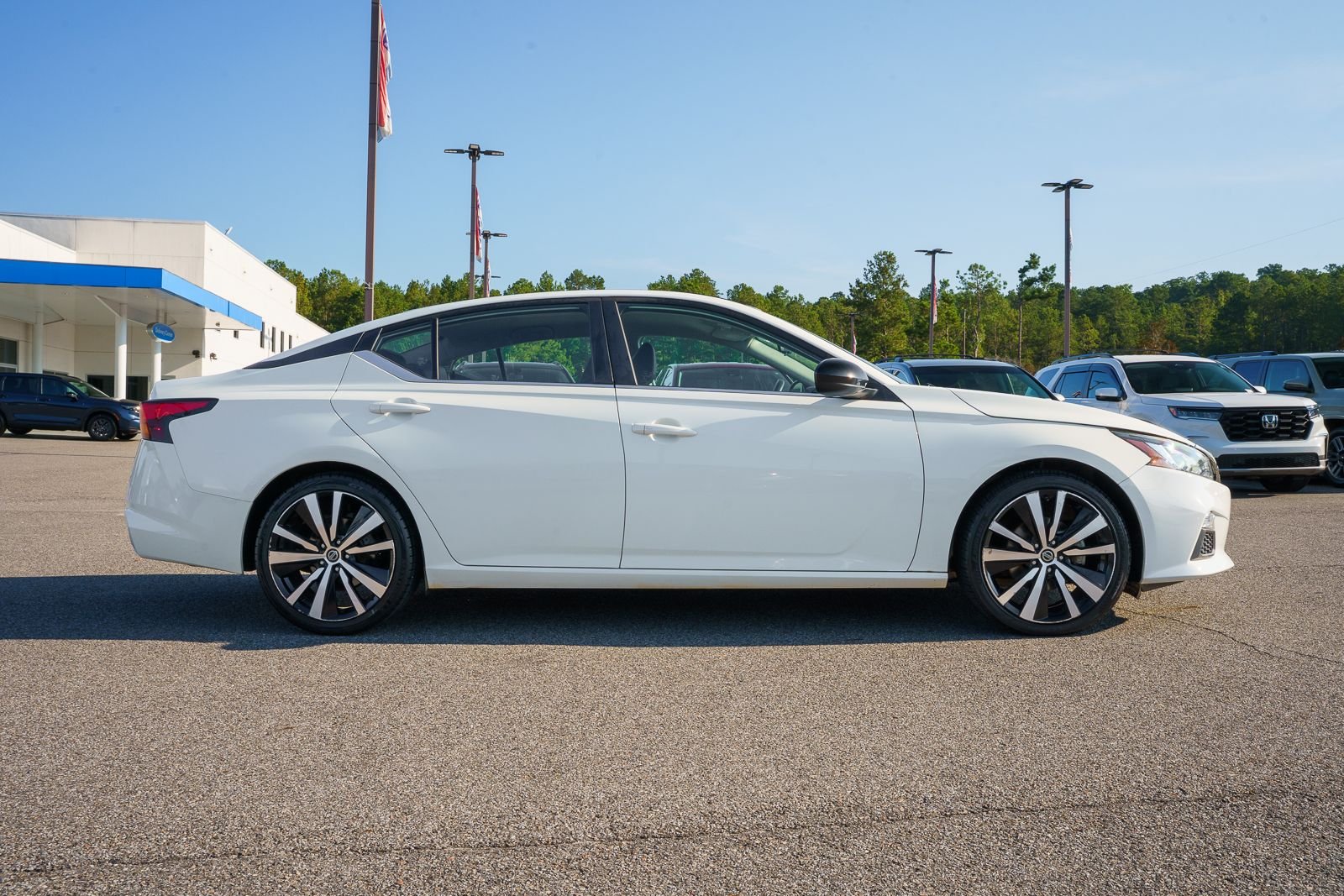 2020 Nissan Altima SR - Photo 8